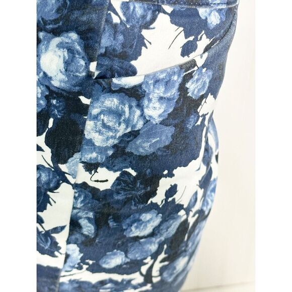 The Limited Women’s Floral Print Flat‎ Front Chino Shorts Blue White Size 14 - Picture 4 of 13